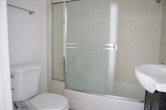 8655 W Pico Blvd in Los Angeles, CA - Foto de edificio - Building Photo