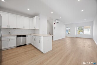 29 Village Rd in Milford, CT - Building Photo - Building Photo