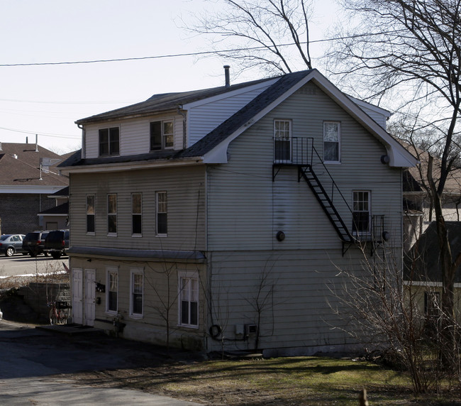 12 Old Park Ave in Cranston, RI - Foto de edificio - Building Photo