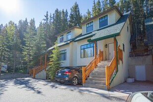 153 Cave Av in Banff, AB - Building Photo