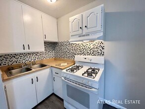 802 Sunset Rd in Colorado Springs, CO - Foto de edificio - Building Photo