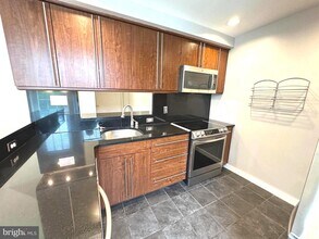 104 Woodside Rd in Haverford, PA - Building Photo - Building Photo