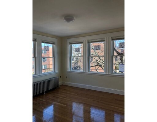 58 Colborne Rd, Unit 2 in Boston, MA - Foto de edificio - Building Photo