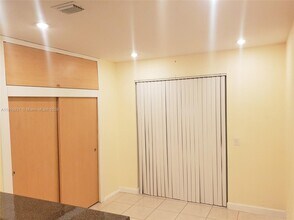 7150 NW 177th St in Hialeah, FL - Building Photo - Building Photo