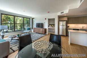 40 Malvern St, Unit 205 in Boston, MA - Building Photo