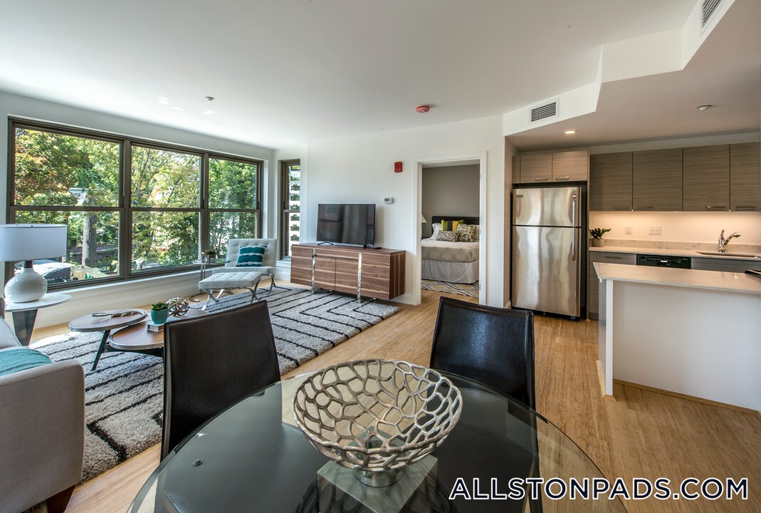 40 Malvern St, Unit 205 in Boston, MA - Building Photo