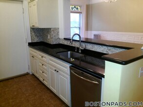 405 Marlborough St, Unit 32 in Boston, MA - Building Photo - Building Photo