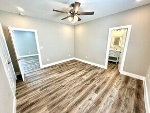 313 N Llewellyn Ave in Dallas, TX - Building Photo - Building Photo