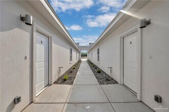 33 Medina Drive Service Rd in Alamo, TX - Building Photo - Building Photo