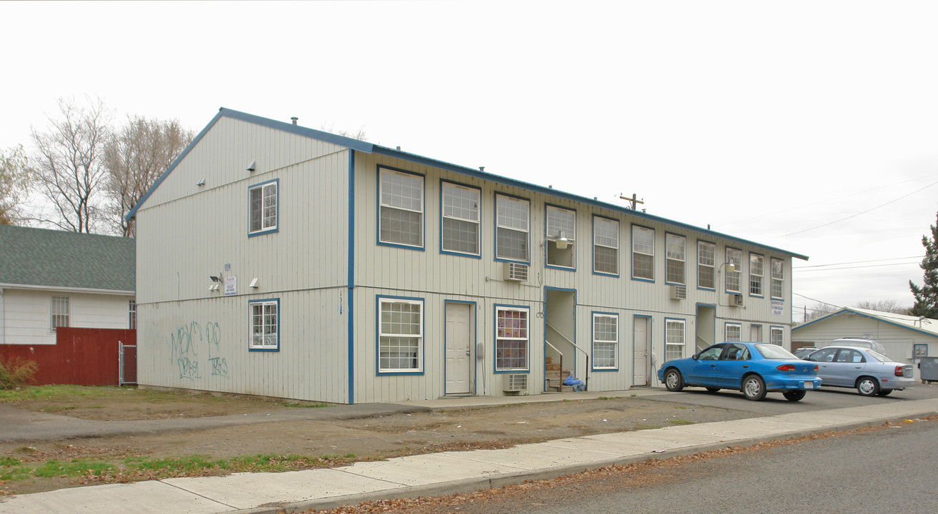 1316 Fairbanks Ave in Yakima, WA - Foto de edificio