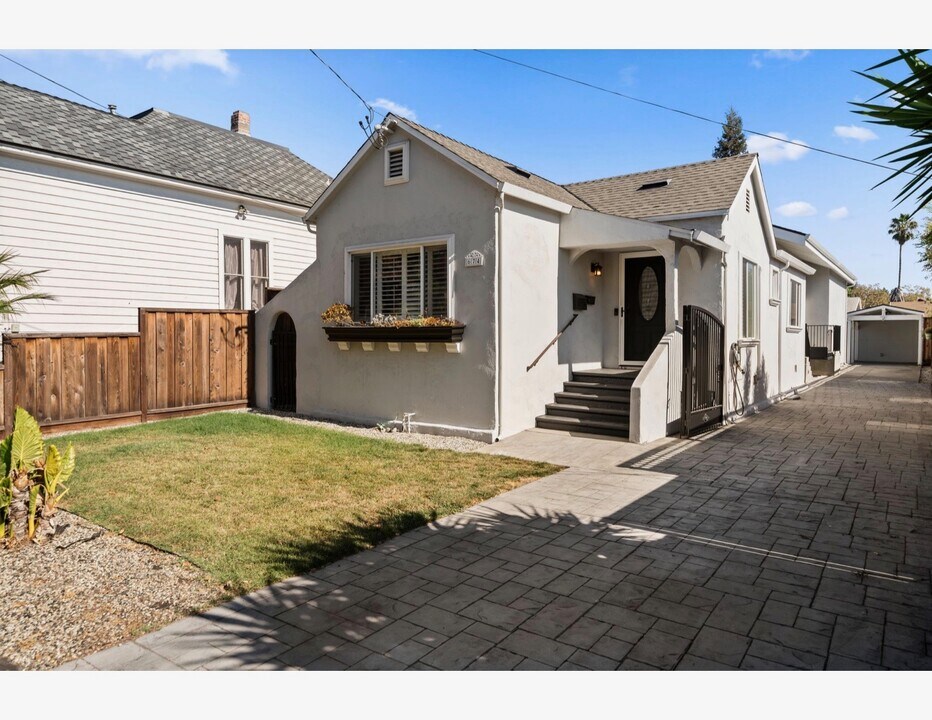 674 E Julian St in San Jose, CA - Building Photo
