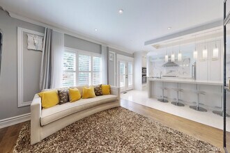 567 Melrose Ave in Toronto, ON - Building Photo - Building Photo