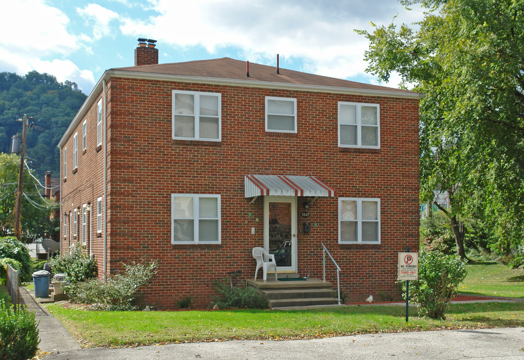 3507 Staunton Ave SE in Charleston, WV - Foto de edificio