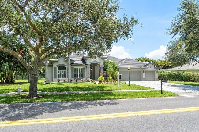 8369 SE Island Way in Jupiter, FL - Building Photo - Building Photo