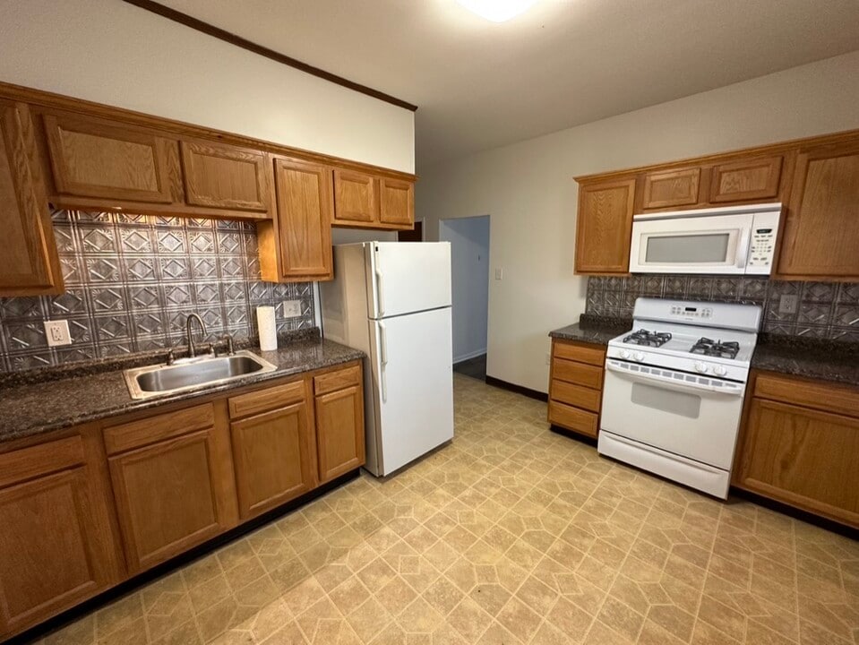 87 Oak St, Unit 1st Floor in Wilkes-Barre, PA - Foto de edificio