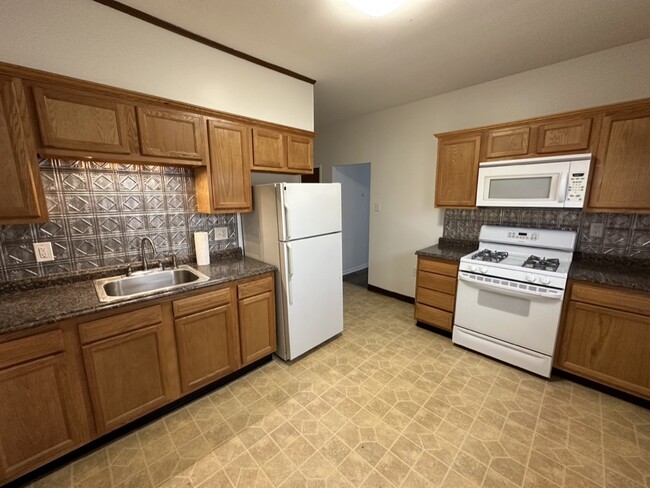 87 Oak St, Unit 1st Floor