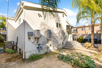 254 W Tujunga Ave in Burbank, CA - Building Photo - Building Photo