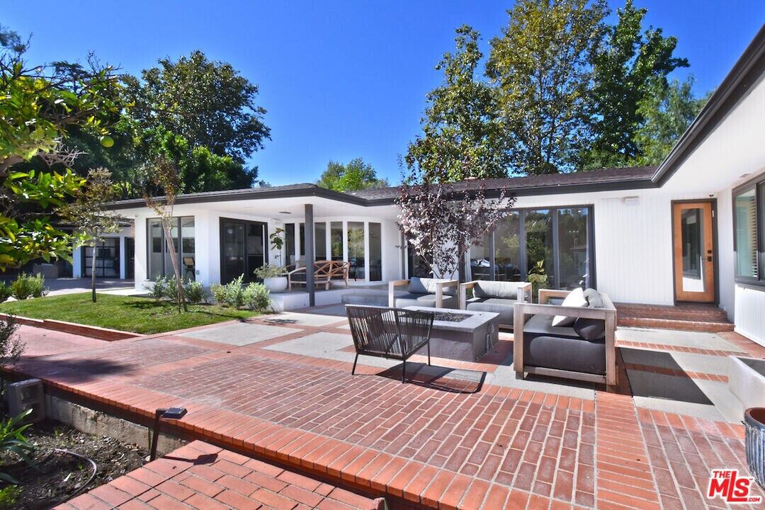 4678 White Oak Ave in Los Angeles, CA - Building Photo