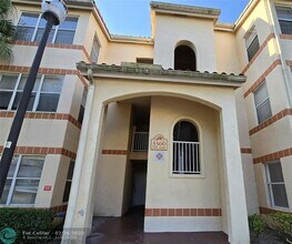 3360 Pinewalk Dr N in Margate, FL - Building Photo - Building Photo