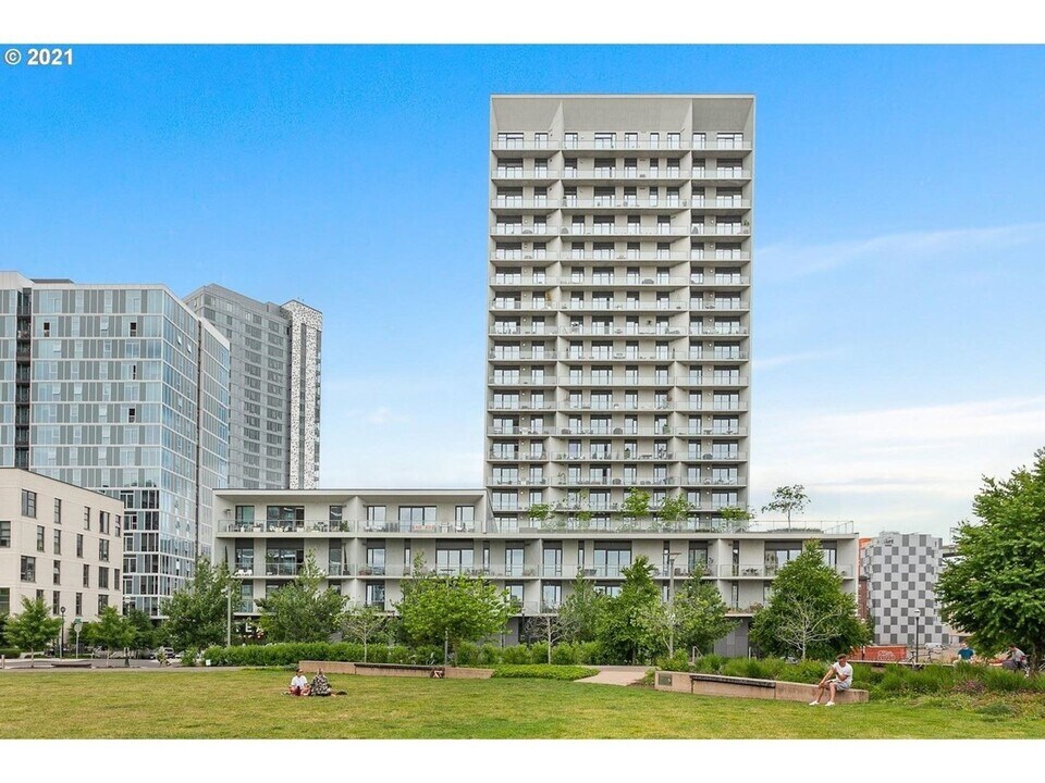 1150 NW Quimby St in Portland, OR - Building Photo