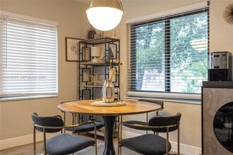 98 NW 52nd St in Miami, FL - Building Photo - Building Photo