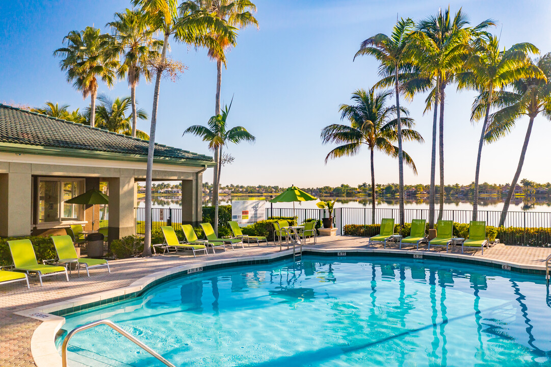 Club Lake Pointe in Coral Springs, FL - Foto de edificio