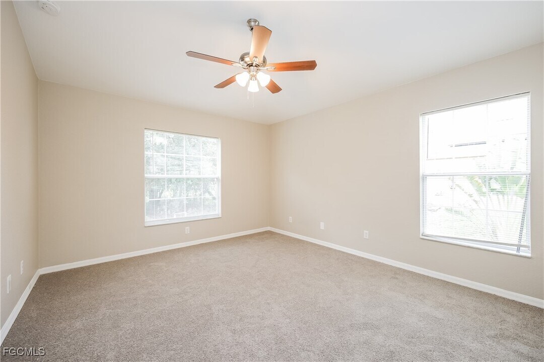 458 Westdale Ave in Lehigh Acres, FL - Building Photo