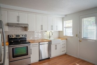 21 Desmond Ave in Manchester by the Sea, MA - Building Photo - Building Photo