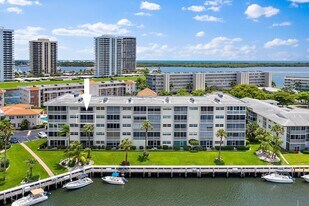 29 Yacht Club Dr, Unit 407 in North Palm Beach, FL - Building Photo