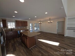 1682 Lane Rd in Mount Holly, NC - Foto de edificio - Building Photo