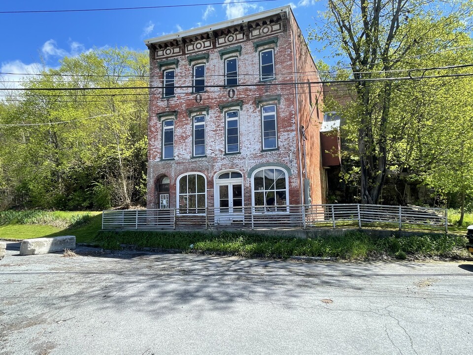 13 N Williams St in Whitehall, NY - Building Photo