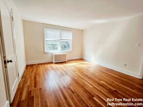 9 Keefe Ave in Newton, MA - Building Photo - Building Photo