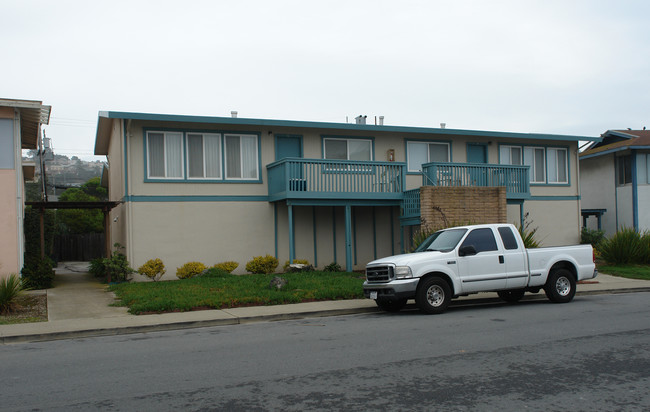 355 Esplanade Ave in Pacifica, CA - Foto de edificio - Building Photo