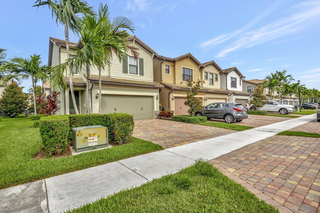 4591 San Fratello Cir in Wellington, FL - Building Photo