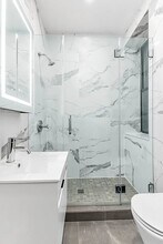 110 9th Ave in New York, NY - Foto de edificio - Building Photo