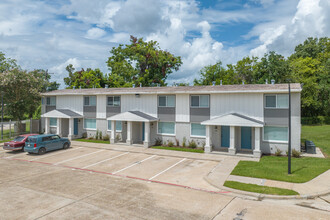 Verandas of Beaumont in Beaumont, TX - Building Photo - Building Photo