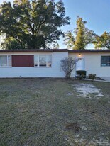 5549 Mayfair Dr in Pensacola, FL - Building Photo