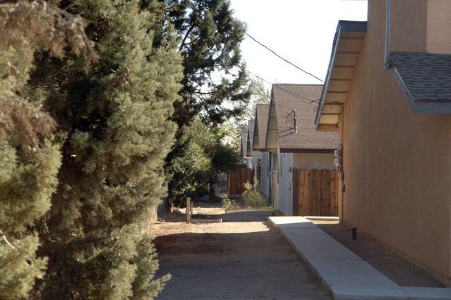 13890 Juniper St in Hesperia, CA - Foto de edificio - Building Photo