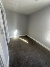 1386 E 43rd St, Unit 2 in Cleveland, OH - Building Photo - Building Photo