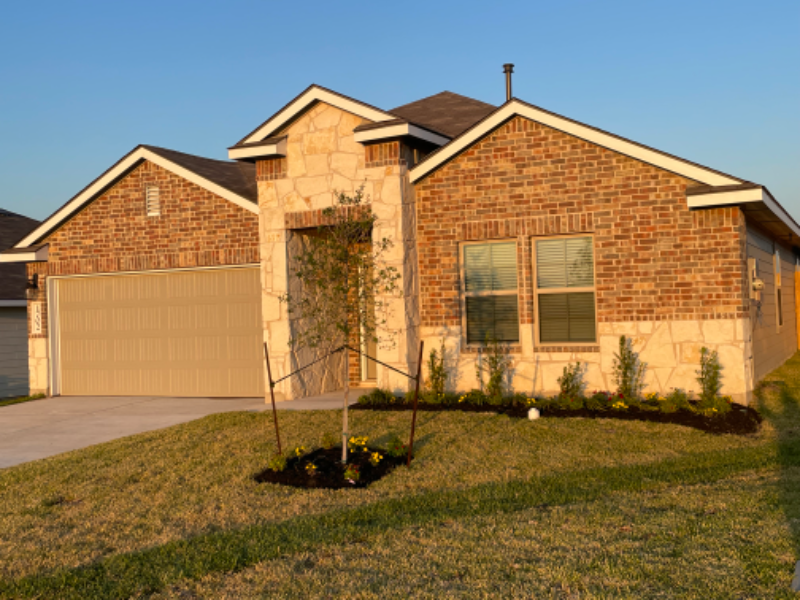 1702 Robinson Dr in Brenham, TX - Building Photo