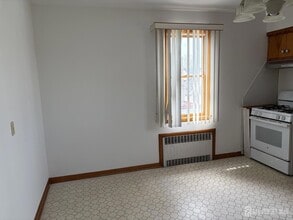 123 Heald St, Unit F1 in Carteret, NJ - Foto de edificio - Building Photo