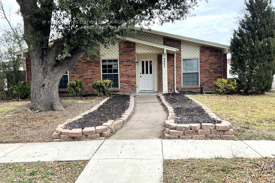 5001 Thompson Dr in The Colony, TX - Foto de edificio