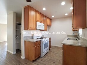 77 E Mountain View St in Long Beach, CA - Building Photo - Building Photo