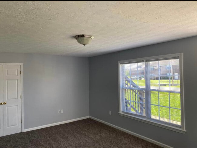 106 Kenilworth Ct, Unit D in Radcliff, KY - Building Photo - Building Photo