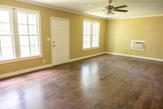 1314 Rampart St in Columbus, TX - Foto de edificio - Building Photo