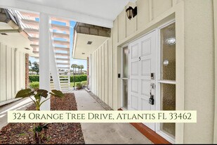 324 Orange Tree Dr in Atlantis, FL - Building Photo