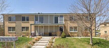 Oak Street Apartments in Lakewood, CO - Foto de edificio - Building Photo