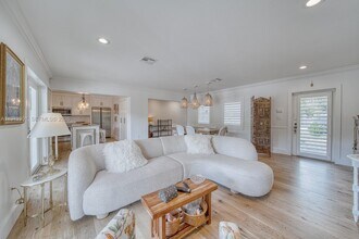 7621 SW 65th Pl in South Miami, FL - Building Photo - Building Photo