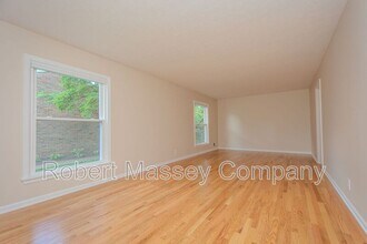 1813 Crossgate Ln in Louisville, KY - Building Photo - Building Photo