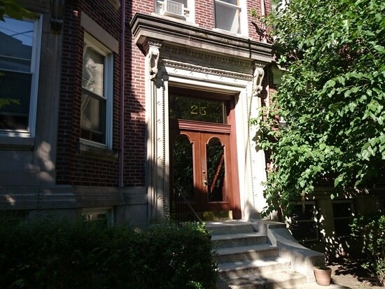 25 Gibbs St in Brookline, MA - Foto de edificio